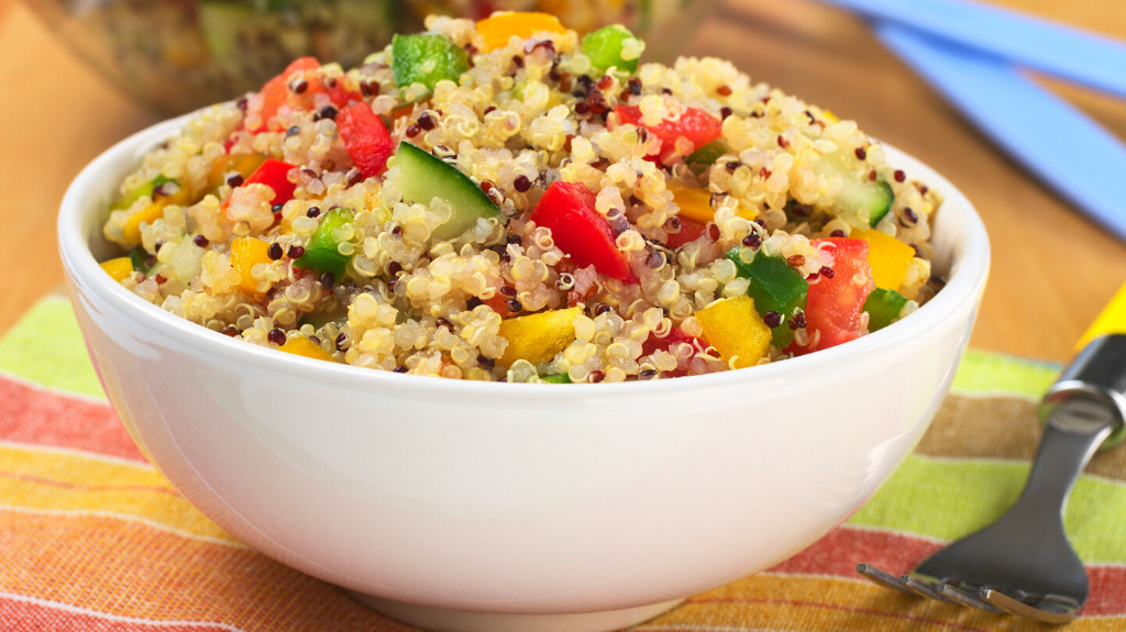 Receita de Salada de Quinoa com Legumes Grelhados