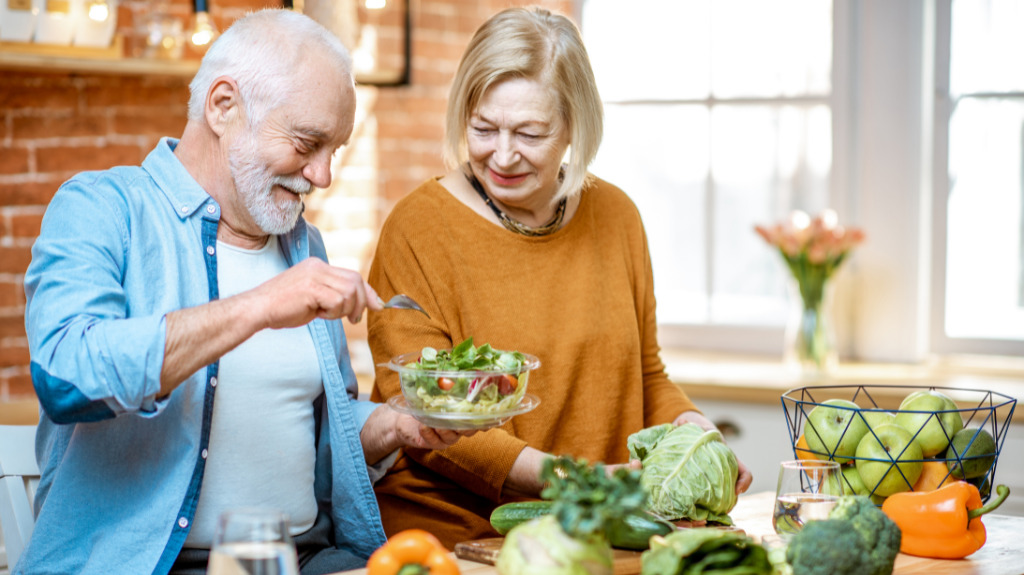 Envelhecer com saúde alimentação balanceada