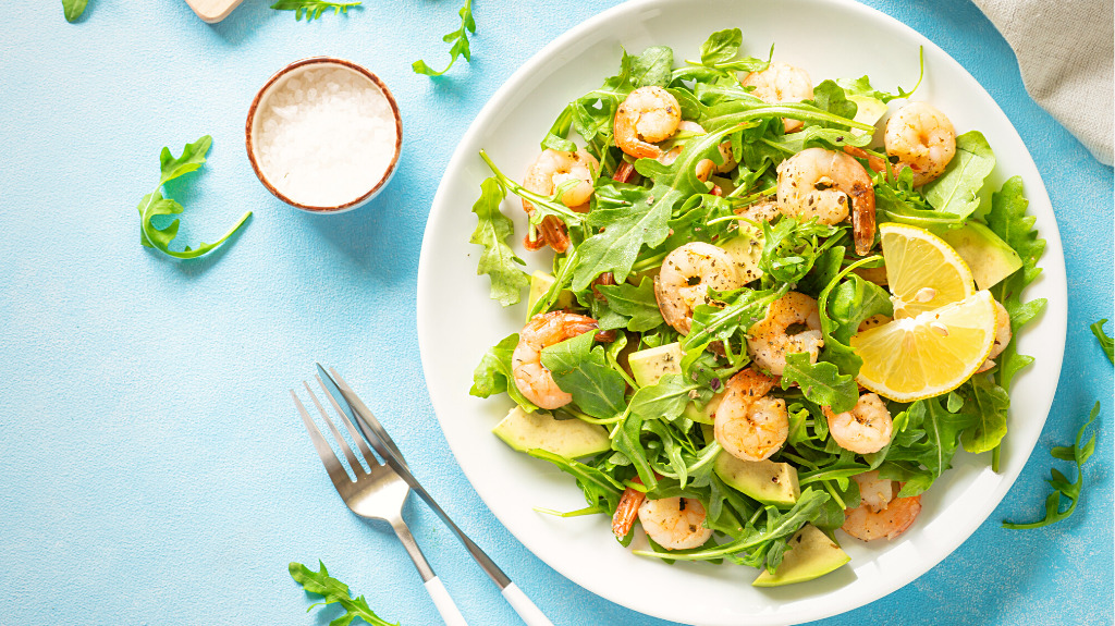 Salada de Camarão com Abacate e Rúcula. (Low Carb)